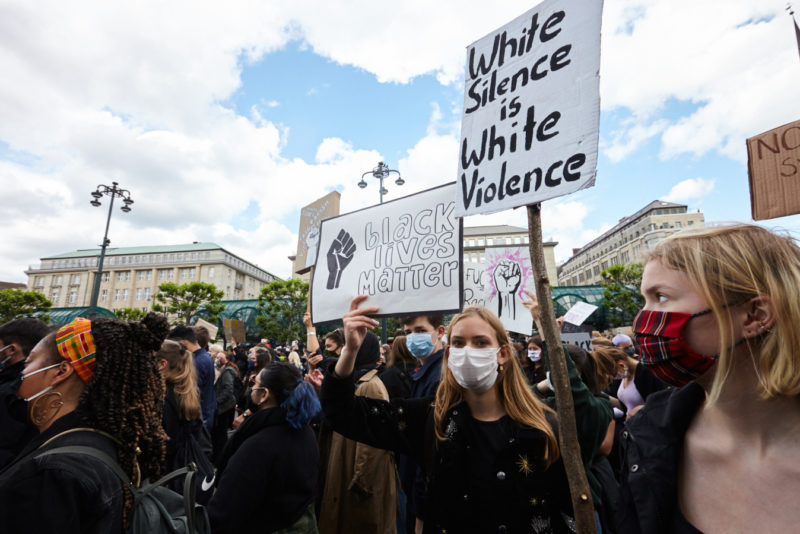 Klare Statements von tollen jungen Frauen auf der Black Lives Matter-Demo in Hamburg
