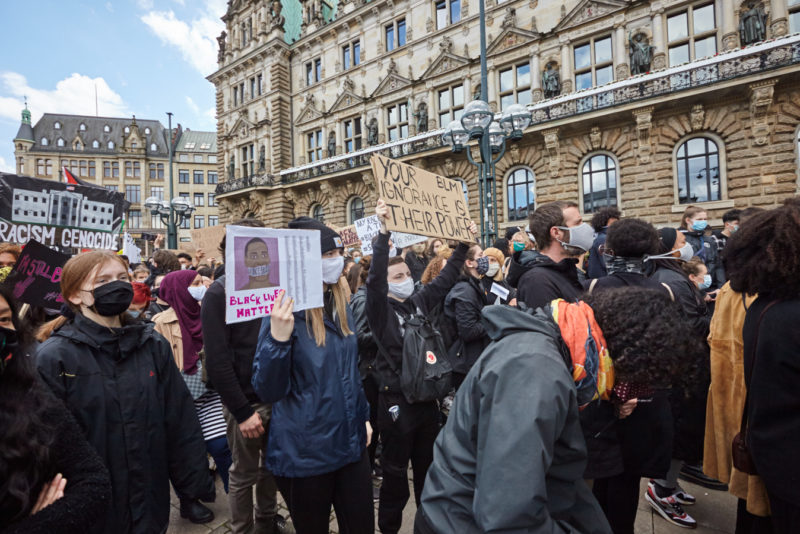 Engagement gegen Rassismus auf dem Hamburger Rathausmarkt