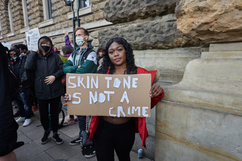 Demo gegen Rassismus in Hamburg: Skin Tone is not a Crime